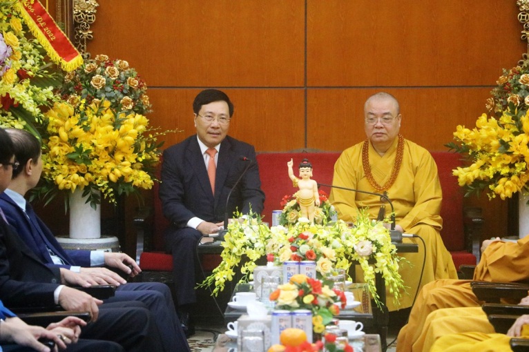 Phó Thủ tướng Thường trực Chính phủ thăm, chúc mừng Phật đản tại chùa Quán Sứ